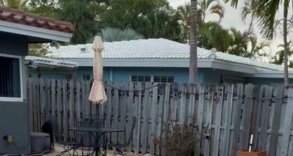 Cozy 1-bedroom villa with pool steps to beach & amazing intercostal water view