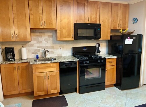 Cozy  1-bedroom villa with pool steps to beach & amazing intercostal water view