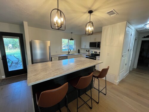 The Velvet Antler- Rustic Lodge in Albany Texas