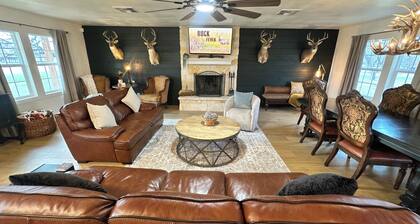 The Velvet Antler- Rustic Lodge in Albany Texas