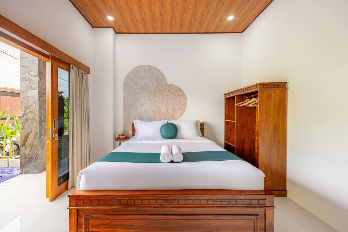 Deluxe Room, Pool View