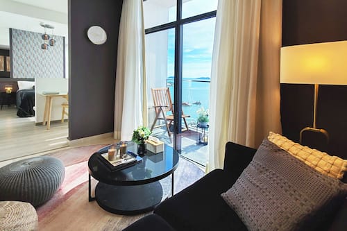 Luxe appartement, balkon, uitzicht op haven | Woonruimte
