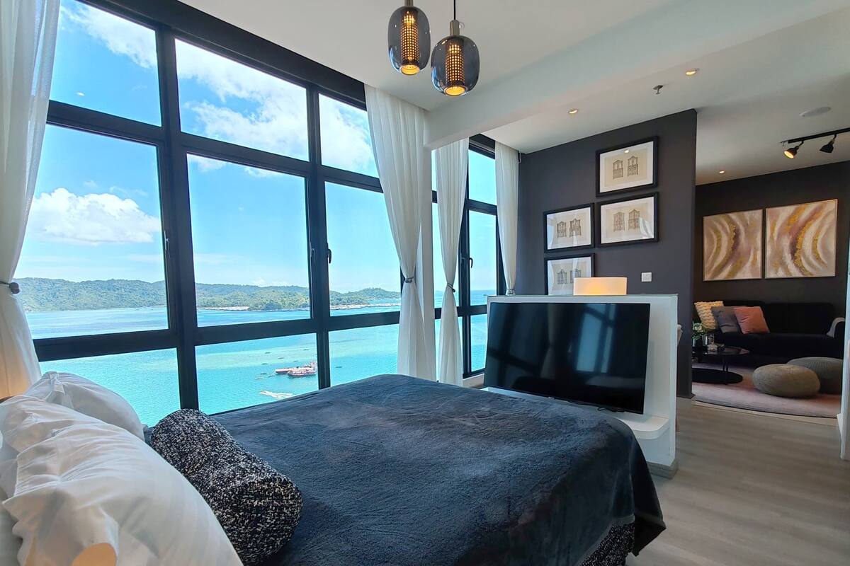Luxe appartement, balkon, uitzicht op haven | Uitzicht op strand/zee