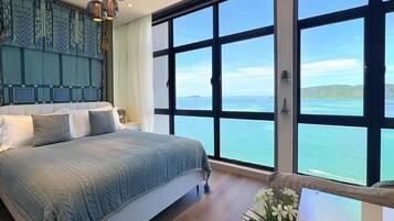 Premium Apartment, Balcony, Harbour View | Peti besi dalam bilik, ruang kerja komputer riba