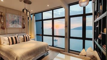 Căn hộ Premium, ban công, quang cảnh cảng | Két bảo mật tại phòng, khu vực làm việc phù hợp cho laptop