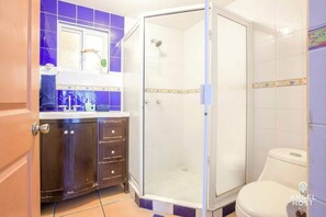 Shower, hair dryer, shampoo - Private Suite Ideal for Solo Travelers Or Couples (La Paz)