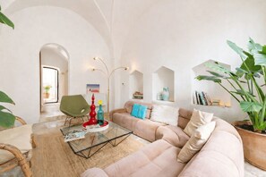 Living area - Dimora Alexanos by Symphonya Rentals (Alessano)