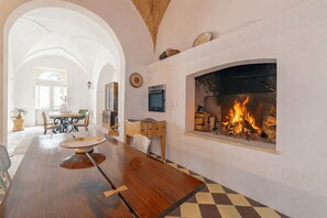 Dining - Dimora Alexanos by Symphonya Rentals (Alessano)