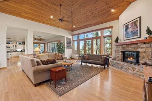 Bigfork Eagle Bend House - Spacious, Private & Serene - 4 Bdrm/4 Bthrm