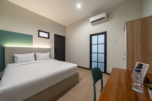 Free WiFi, bed sheets - Cove Haven (Surabaya)