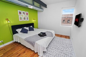 Room - Modern 4BR Pilsen Retreat Near Illinois Medical District (Chicago)