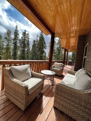 Terrace/patio - Forest Retreat Cabin Among the Pines (Duck Creek Village)