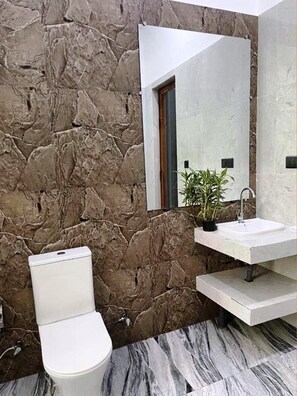 Deluxe Double Room, Garden View | Bathroom - Sigiriya Hotel and Resort (Sigiriya,)