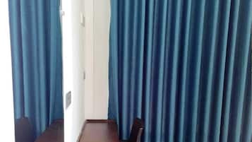 Deluxe Double Room, Garden View | Dining