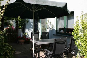 Outdoor dining - Holiday apartment with terrace for up to 4 guests (Gingst)