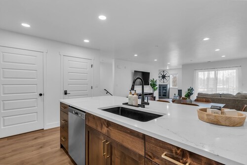 Beautiful New 4-bedroom townhome in Salt Lake City