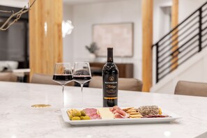 Dining - Sleeps 18, Epic Bunk Room, Suncadia Retreat, Hot Tub, Pool Table, Fire Pit, BBQ (Cle Elum)