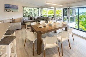 Dining - Oasis 12 & Free Buggy - Hamilton Island (Hamilton Island)
