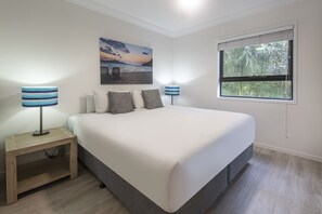 Iron/ironing board, travel cot, WiFi, bed sheets - Oasis 12 & Free Buggy - Hamilton Island (Hamilton Island)
