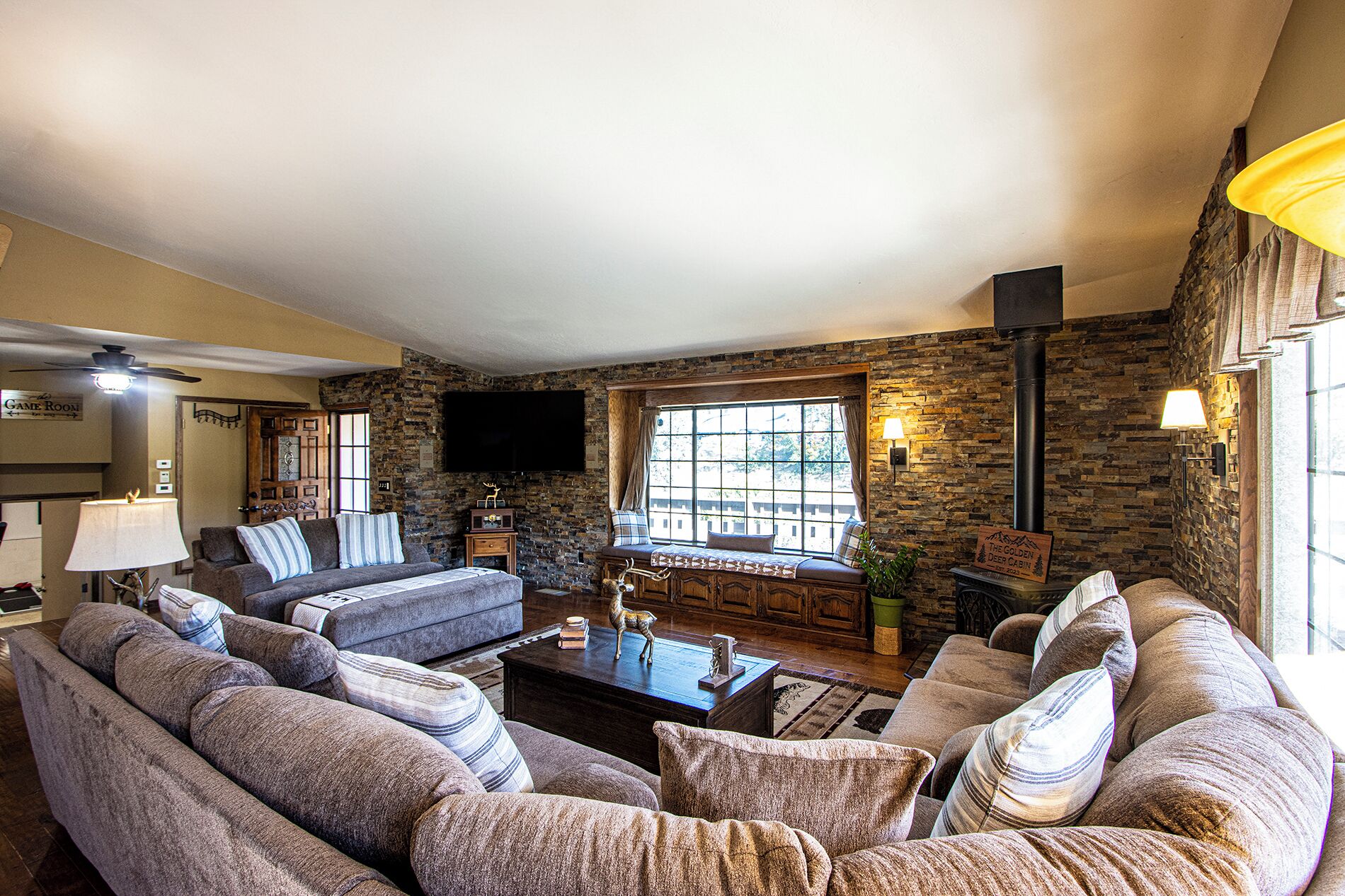 Large And Cozy Kernville Cabin W/ 2 Wraparound Porches Near Kern River - Kernville, CA