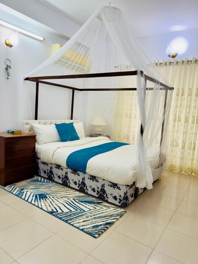 Green house guesthouse, Clean, quiet, secure, home from home in Baridhara, Dhaka