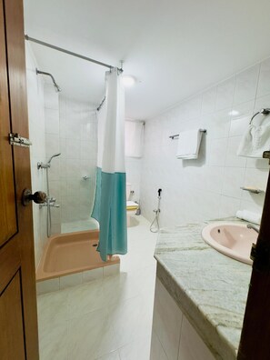 Bathroom - Green house guesthouse, Clean, quiet, secure, home from home in Baridhara, Dhaka (Dhaka)