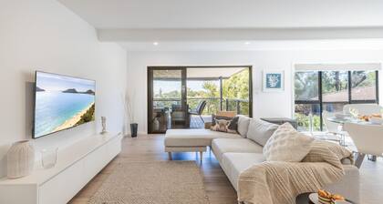 Belle Mer at the Bay, 86 Galoola Dr - Pool, Linen , Air Conditioning and Pet Friendly