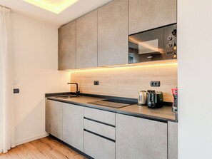Fridge, microwave, dishwasher, cookware/dishes/utensils - Garda Horizon by Interhome (Riva del Garda)
