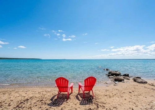 Tiny home with shared beach on Grand Traverse Bay