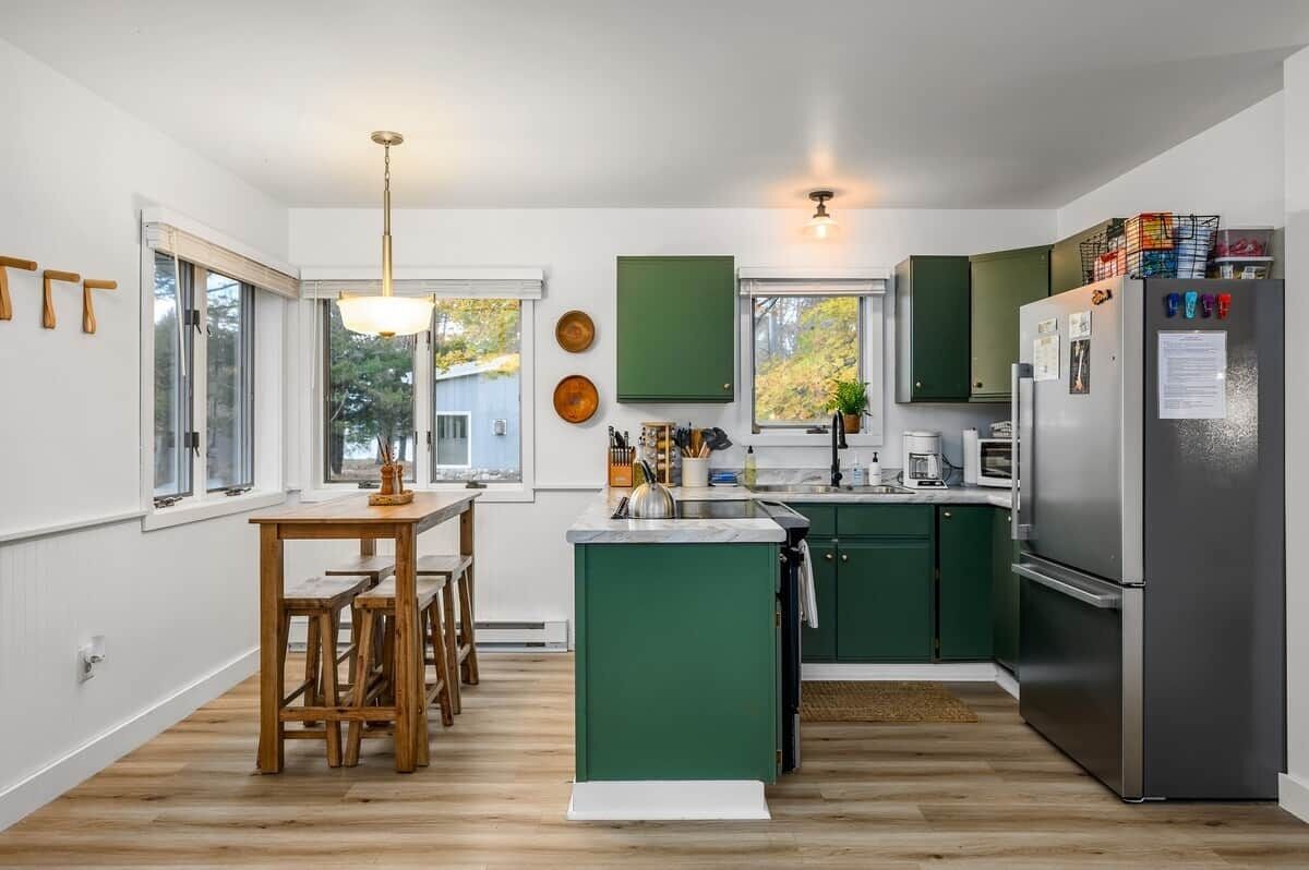 Refrigerador, microondas, horno, placa de cocina