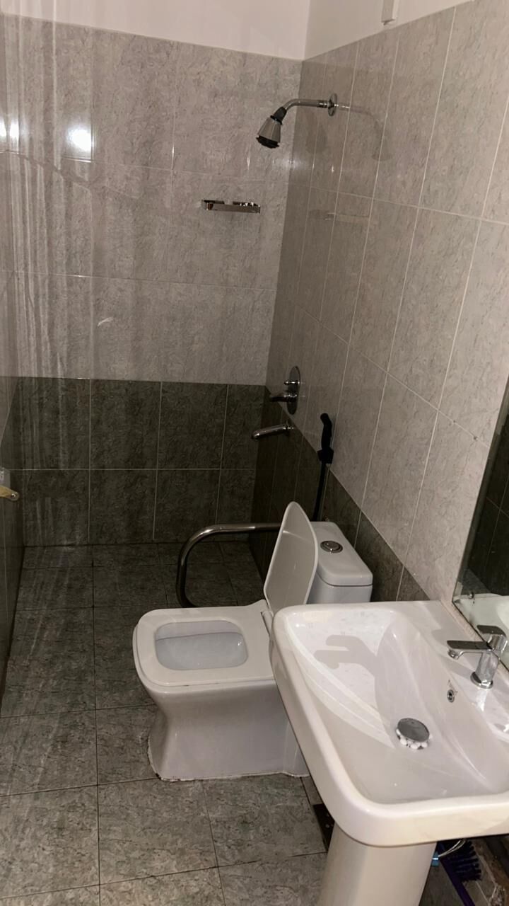 1 Bed in 4- Bed Female Dormitory | Bathroom | Free toiletries, towels, soap, shampoo
