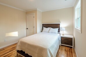 3 bedrooms, WiFi, bed sheets - Beach Bliss—Hamptons Getaway (Hampton Bays)