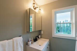 Interior - Beach Bliss—Hamptons Getaway (Hampton Bays)