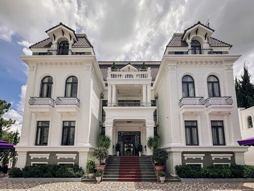 HFlower Grand Villa & Hotel - Da Lat