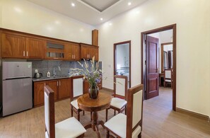 Apartamento estándar, 2 habitaciones, balcón, vistas al jardín | Interior