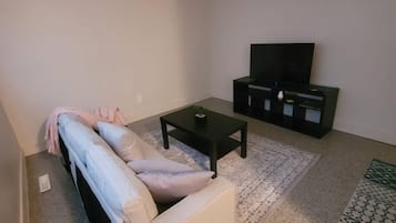 Apartment, 2 Bedrooms, Patio | Ruang tamu