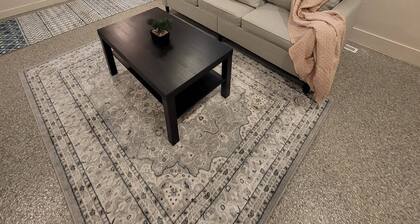 Modern 2BR Near Downtown & Expo Centre