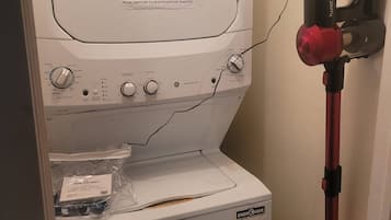 Apartment, 2 Bedrooms, Patio | Bahagian dalam