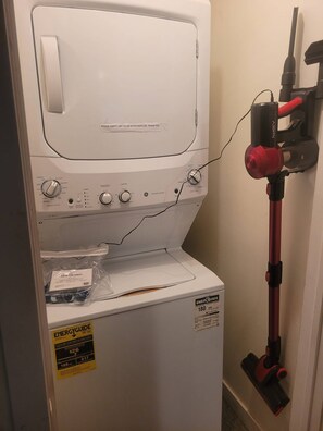 Interior - Modern 2BR Near Downtown & Expo Centre (Edmonton)