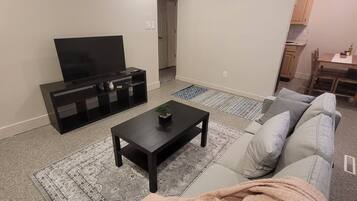 Apartemen, 2 kamar tidur, patio | Ruang keluarga
