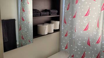 Apartment, 2 Bedrooms, Patio | Bathroom