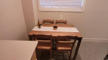Apartment, 2 Bedrooms, Patio | Dining