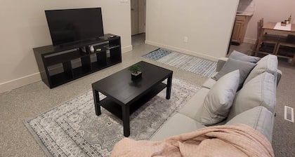 Modern 2BR Near Downtown & Expo Centre