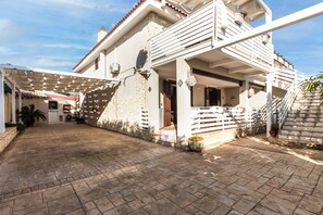 Exterior - Two Steps from the Sea Down (Gallina)