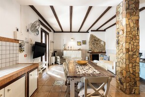 Dining - Two Steps from the Sea Down (Gallina)