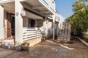 Terrace/patio - Two Steps from the Sea Down (Gallina)