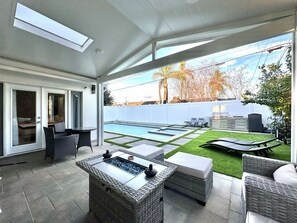 屋外ダイニングエリア