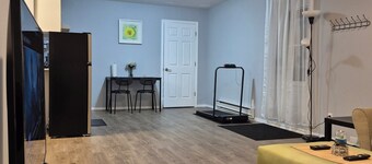 Bright & Cozy Getaway / Near Garden City Mall