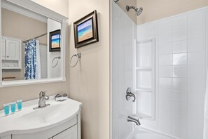 Shower, hair dryer, towels, shampoo - Private Beach | Pool | Free Boat Slip (Pensacola)