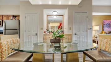 Leilighet – design, 2 soverom, balkong | Spiseområde